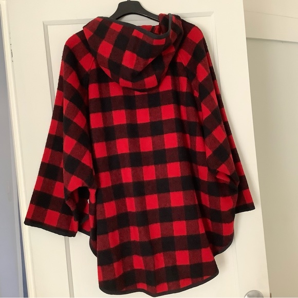 Red Buffalo Check Hooded Woolrich Poncho - Picture 2 of 15